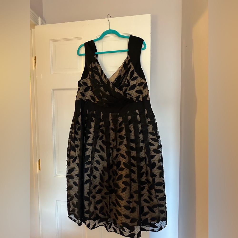 Adrianna Papell Black and Cream Leaf Midi Dress